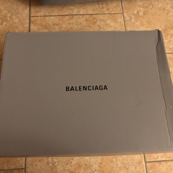 Balenciaga - Picture 3 of 3